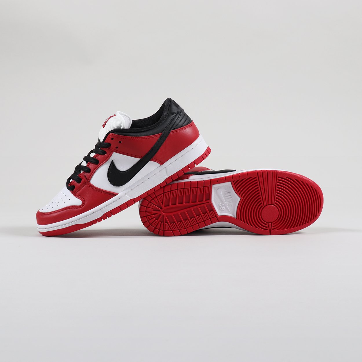 SB Dunk low Red TRAINERS NIKE   